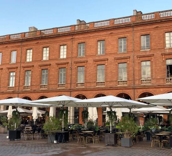 Vue de la place du Capitole et de la croix occitane (1)